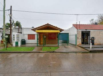 Casa · 200m² · 3 Ambientes · 1 Cochera · Lote con 3 Casas en Venta - Apta Banco