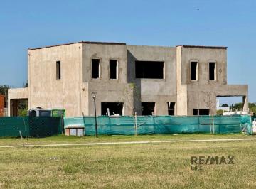 Casa · 245m² · 5 Ambientes · Venta de Casa a Estrenar Village Joven