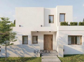 Casa · 206m² · 5 Ambientes · Venta de Casa en Barrio Cerrado