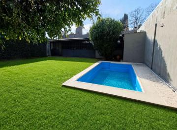 Casa · 131m² · 3 Ambientes · 1 Cochera · Casa en Venta 3 Amb con Jardin y Pileta El Palomar