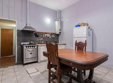 Casa · 220m² · 4 Ambientes · 1 Cochera · Venta Casa 5 Amb + Local + Cochera a Refaccionar