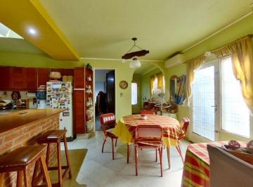 Casa · 224m² · 5 Ambientes · 1 Cochera · Venta/permuta Casa 5 Amb, stos Lugares A. Credito