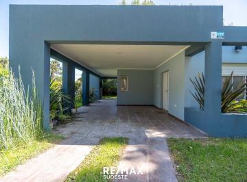 Casa · 90m² · 3 Ambientes · 1 Cochera · Casa con Pileta Monte Hermoso Apta Credito