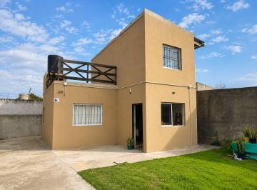 Casa · 70m² · 4 Ambientes · 2 Cocheras · Casa 4 Ambientes en Venta Libertad Merlo Helvecia