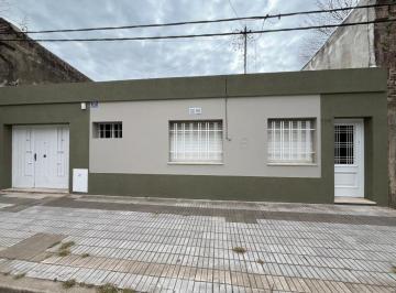Casa · 113m² · 4 Ambientes · 1 Cochera · Casa en Venta en Pergamino con Patio y Cochera