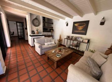 Casa · 147m² · 4 Ambientes · 1 Cochera · Venta Casa PH, Jardin, 4 Amb, Martinez