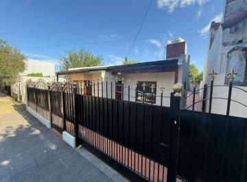 Casa · 95m² · 3 Ambientes · 1 Cochera · Casa 3 Amb Venta Patio Parrilla Garaje Nueva Merlo