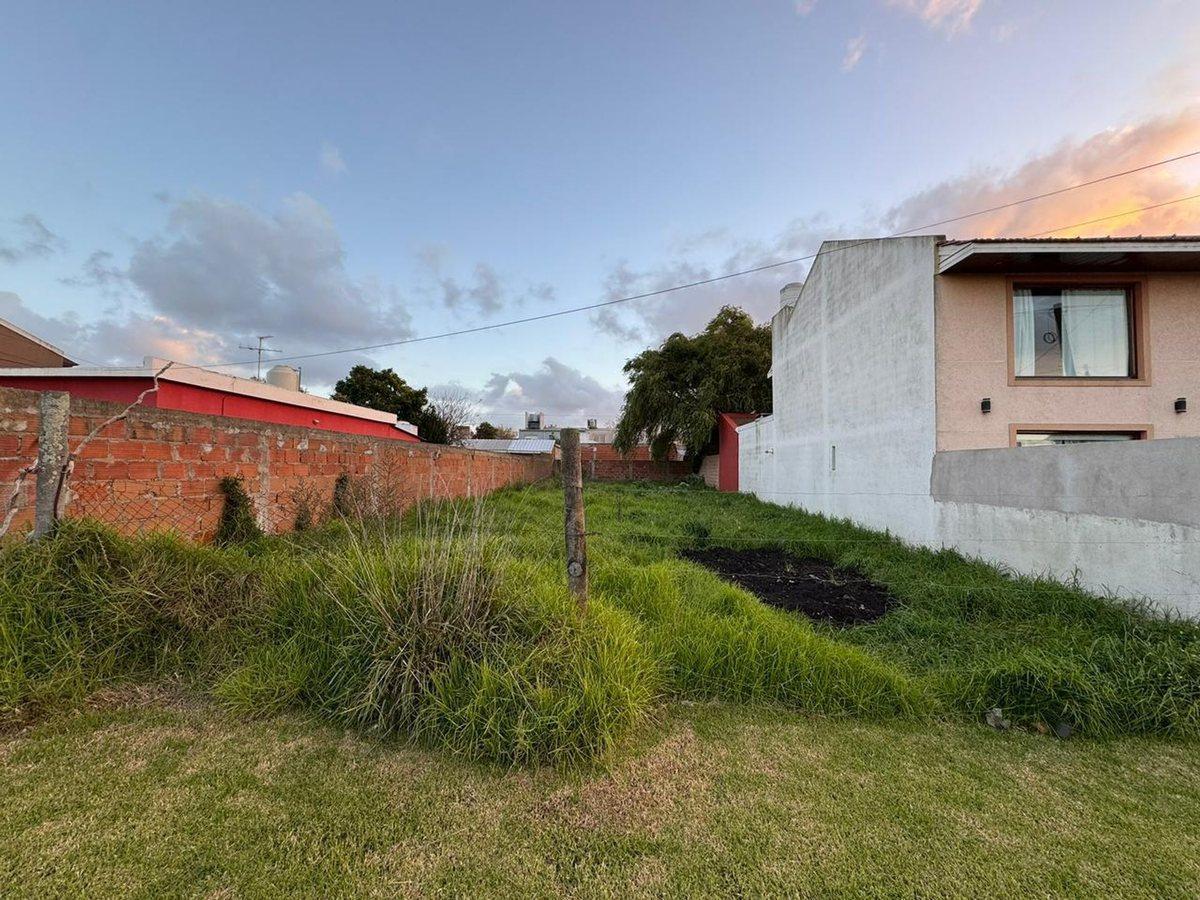 Lote 342m² en Punta Mogotes, entorno residencial en crecimiento