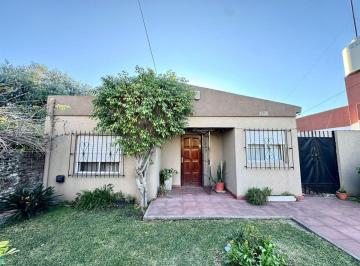 Casa · 79m² · 4 Ambientes · 3 Cocheras · Venta Casa 4 Ambientes - Importante Terreno