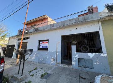 PH · 204m² · 6 Ambientes · 1 Cochera · Casa + Local + Departamento en Aldo Bonzi