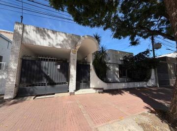 Casa · 262m² · 4 Ambientes · 1 Cochera · Casa en Venta 3 Dorm. con Pileta y Quincho
