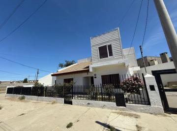 Casa · 191m² · 6 Ambientes · 3 Cocheras · Casa 4 Dorm. Barrio Pueyrredon