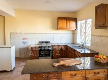 Casa · 180m² · 7 Ambientes · 1 Cochera · Casa Esquina en Venta B °ceferino