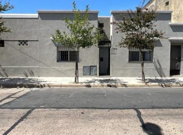Casa · 321m² · 6 Ambientes · Venta Casa y 2 Deptos con Pileta Apto Credito