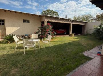 Casa · 140m² · 5 Ambientes · 4 Cocheras · Hermosa Casa en Guaymallén