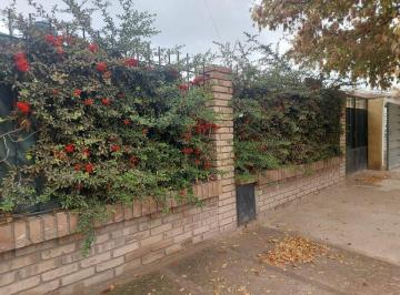 Casa · 90m² · 4 Ambientes · 1 Cochera · Venta de Casa + Departamento, Luján de Cuyo