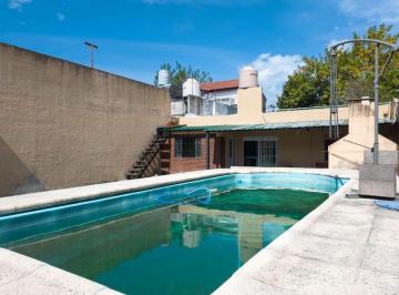 Casa · 126m² · 3 Ambientes · 1 Cochera · Venta Casa 3 Amb con Patio, Pileta y Cochera