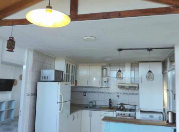 Casa · 91m² · 5 Ambientes · Casa Centrica con Parrilla y Patio