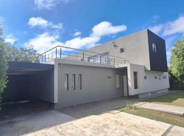 Casa · 185m² · 4 Ambientes · 3 Cocheras · Casa 3 Dorm en Alquil Jardin Pileta Muelle Al Agua