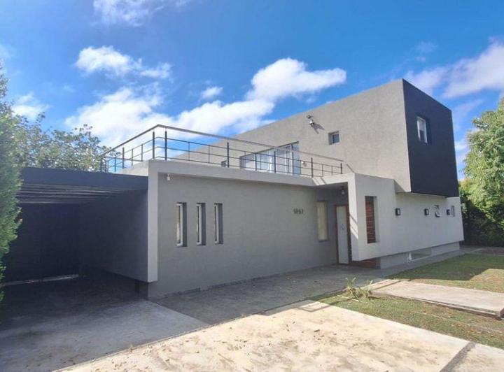 Casa · 185m² · 4 Ambientes · 3 Cocheras