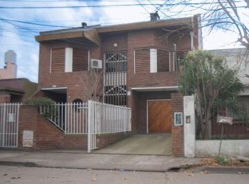 Casa · 160m² · 4 Ambientes · 2 Cocheras · Venta Casa Hurlingham Apto Crédito 4 Ambientes