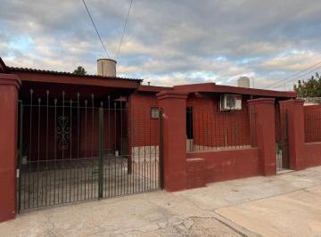 Casa · 50m² · 4 Ambientes · 1 Cochera · Venta de Casa Barrio Campo Contreras