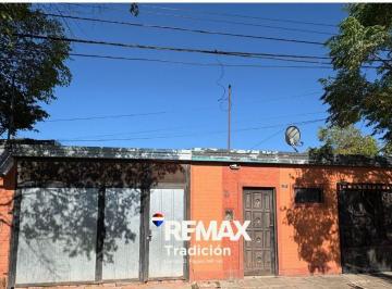 Casa · 176m² · 6 Ambientes · 1 Cochera · Vendo Casa - Depto Independientes - Barranqueras