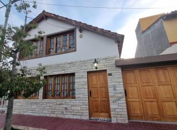 Casa · 135m² · 7 Ambientes · 1 Cochera · Bellisima Casa en Venta