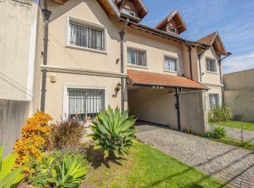 Casa · 134m² · 4 Ambientes · 1 Cochera · Triplex en Venta en Adrogue Jardin y Quincho