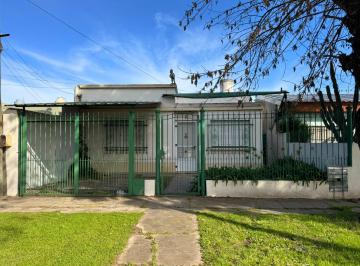 Casa · 96m² · 4 Ambientes · 1 Cochera · Casa en Venta 4 Ambientes en Longchamps