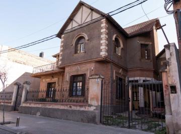Casa · 307m² · 5 Ambientes · Se Vende Casa en Micro Centro - Facilidades