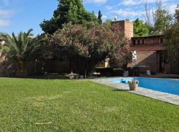 Casa · 240m² · 6 Ambientes · 2 Cocheras · Excelente Casa en Venta Carril Godoy Cruz