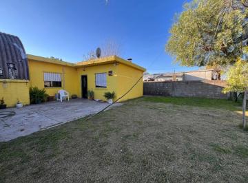 Casa · 126m² · 3 Ambientes · Casa en Venta con Amplio Terreno y Galpon