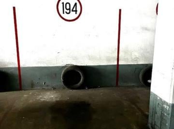 Garage · 14m² · Cochera Riobamba y Sta Fe Caba Espaciosa, Luminosa