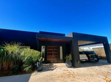 Casa · 182m² · 5 Ambientes · 2 Cocheras · Casa 5 Ambientes Venta Club de Campo Los Puentes