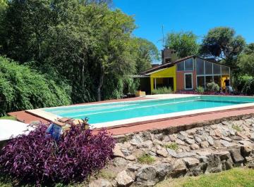 Casa · 135m² · 6 Ambientes · 3 Cocheras · Vende Permuta 3 Casas con 2 Piletas La Granja