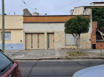 Casa · 131m² · 3 Ambientes · 1 Cochera · Casa 3 Ambientes Venta San Martin Cochera Patio
