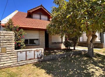Casa · 245m² · 3 Ambientes · 1 Cochera · Venta 3 Viviendas en Block Ideal Inversor