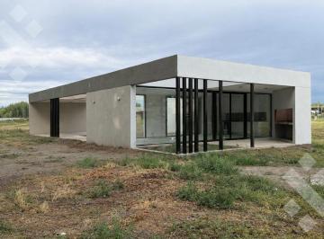 Casa · 124m² · 4 Ambientes · 2 Cocheras · Venta Casa 3 Dorm. - B° Privado Villa del Rio Nautico, General Roca