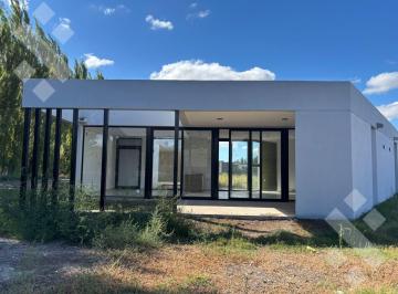 Casa · 124m² · 4 Ambientes · 2 Cocheras · Venta Casa 3 Dorm. - B° Privado Villa del Rio Nautico, General Roca