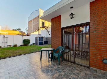Casa · 90m² · 4 Ambientes · Casa con Jardín, Patio y Parrilla en L. del Mirador