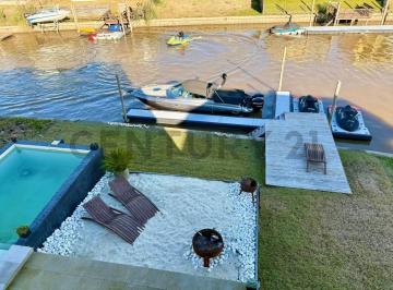 Casa · 300m² · 3 Ambientes · 10 Cocheras · Casa en Venta Al Rio, 3 Ambientes, Barrio Nautico El Canal