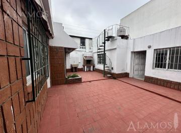 Casa · 130m² · 4 Ambientes · Venta Casa 4 Amb en Villa Luzuriaga Oportunidad a Valor Lote