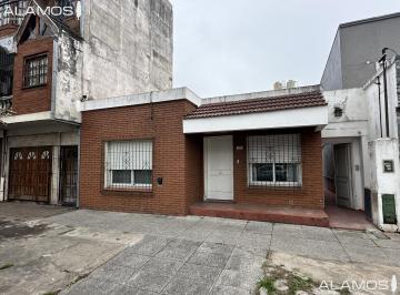 Casa · 130m² · 4 Ambientes · Venta Casa 4 Amb en Villa Luzuriaga Oportunidad a Valor Lote