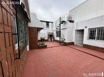 Casa · 130m² · 4 Ambientes · Venta Casa 4 Amb en Villa Luzuriaga Oportunidad a Valor Lote