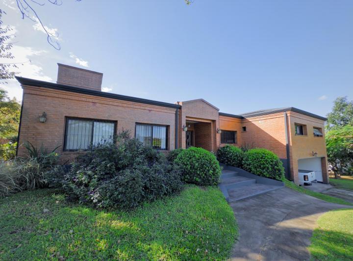 Casa · 330m² · 7 Ambientes · 2 Cocheras