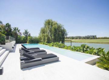 Casa · 649m² · 8 Ambientes · 4 Cocheras · Increible Casa Al Lago y con Vista Al Golf, El Golf, Nordelta.