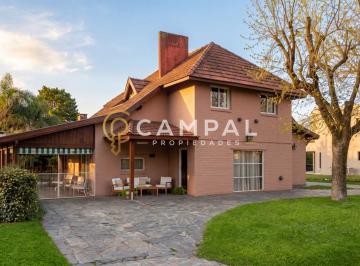 Casa · 196m² · 6 Ambientes · 1 Cochera · Casa en Venta Ubicado en Banco Provincia, Moreno, G. B. a. Zona Oeste