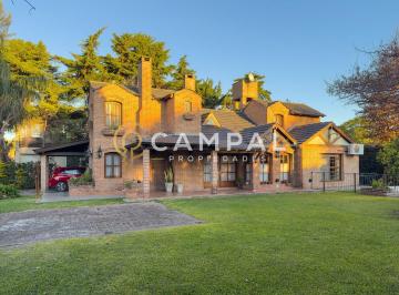 Casa · 143m² · 4 Ambientes · 1 Cochera · Casa Chalet en Venta en Banco Provincia, Francisco Álvarez, Moreno