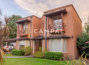 Casa · 220m² · 5 Ambientes · 2 Cocheras · Casa Chalet en Alquiler en Banco Provincia, Francisco Álvarez, Moreno